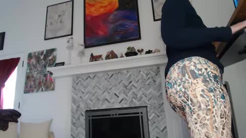 Aurora Willows online show from 20, 1, 2025