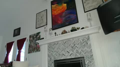 Aurora Willows online show from 15, 2, 2025