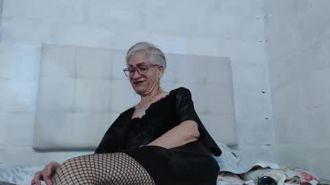 Snapshot of 1miss_monserrate chatting on 5, 1, 2025 Miss Monserrate online show from 5, 1, 2025
