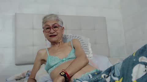 Snapshot of 1miss_monserrate chatting on 5, 3, 2025 Miss Monserrate online show from 5, 3, 2025