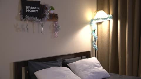 Snapshot of 2girls_1dream chatting on 19, 12, 2025 Elley online show from 19, 12, 2025