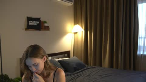 Snapshot of 2girls_1dream chatting on 18, 2, 2026 Elley online show from 18, 2, 2026