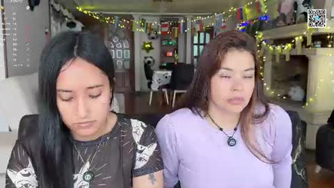 Snapshot of 2summerlove2 chatting on 30, 6, 2026 Dalilah and Tarah online show from 30, 6, 2026