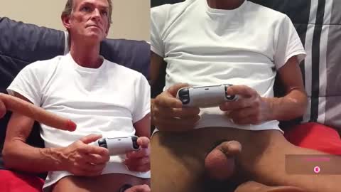 Snapshot of 2tiredoftoys chatting on 30, 5, 2026 2tiredoftoys online show from 30, 5, 2026