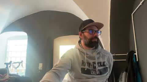 Snapshot of 3hle chatting on 16, 2, 2025 Dani online show from 16, 2, 2025