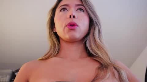 independent model online show from 24, 5, 2026