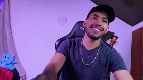 Snapshot of 3v1l_ chatting on 4, 2, 2026 E V I L online show from 4, 2, 2026