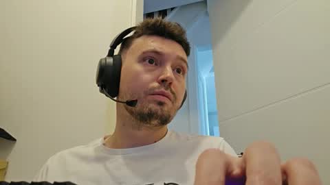 8inchdude93 online show from 9, 9, 2025