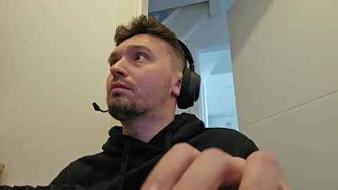 8inchdude93 online show from 16, 9, 2025