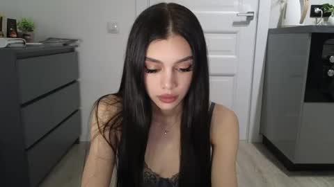 Snapshot of 9west chatting on 25, 4, 2026 KARINA online show from 25, 4, 2026