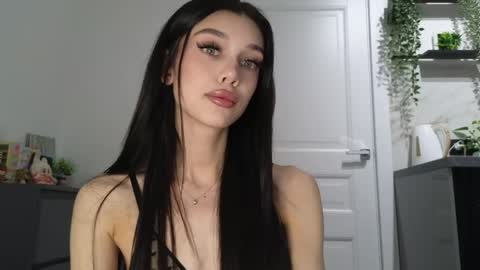 Snapshot of 9west chatting on 6, 5, 2026 KARINA online show from 6, 5, 2026