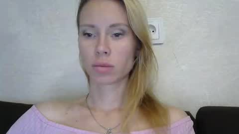 Snapshot of _alex1819 chatting on 14, 10, 2025 _alex1819 online show from 14, 10, 2025