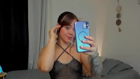 Snapshot of _alicelewis chatting on 17, 11, 2025 Alice online show from 17, 11, 2025