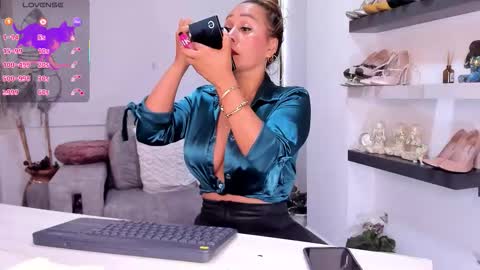 Snapshot of _ana_bolena__ chatting on 21, 11, 2025 Ana Bolena online show from 21, 11, 2025