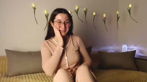 Anna online show from 4, 2, 2025