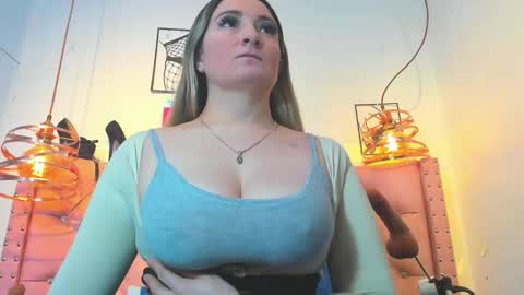Snapshot of _antonella_11 chatting on 25, 5, 2026 _antonella_11 online show from 25, 5, 2026