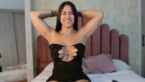 Snapshot of _ariannacruz chatting on 5, 10, 2025 Queen Cruz online show from 5, 10, 2025