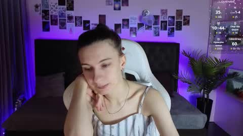_ash_leyy_ online show from 5, 2, 2026