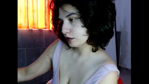 Snapshot of _atenea_golden chatting on 3, 10, 2025 atenea online show from 3, 10, 2025