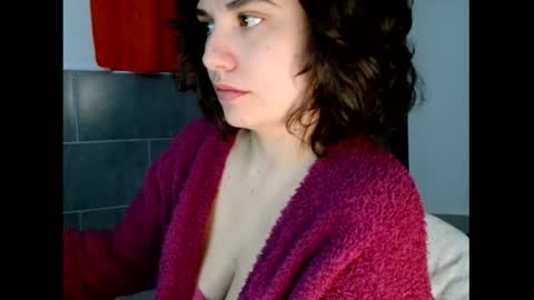 Snapshot of _atenea_golden chatting on 9, 10, 2025 atenea online show from 9, 10, 2025