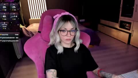 Snapshot of _black_fox__ chatting on 27, 5, 2026 Olivia Subscribe to my Fansly - online show from 27, 5, 2026