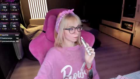 Snapshot of _black_fox__ chatting on 29, 5, 2026 Olivia Subscribe to my Fansly - online show from 29, 5, 2026