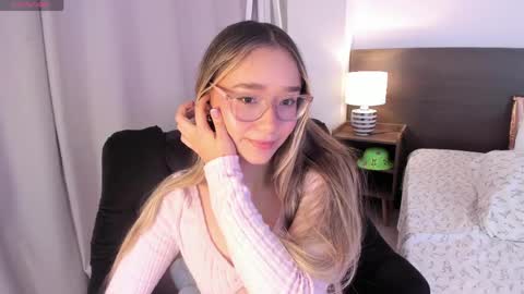 Snapshot of _bleuelune chatting on 5, 5, 2026 Mary online show from 5, 5, 2026