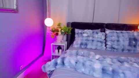 _carlawhite_ online show from 9, 4, 2026