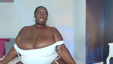 Snapshot of _carolinagomez chatting on 15, 10, 2025 Caro. online show from 15, 10, 2025