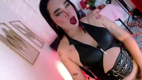 Snapshot of _caroline69 chatting on 4, 12, 2025 Caroline online show from 4, 12, 2025