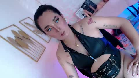 Snapshot of _caroline69 chatting on 23, 12, 2025 Caroline online show from 23, 12, 2025