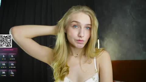 Snapshot of _curlydream_ chatting on 7, 3, 2025 Alice online show from 7, 3, 2025