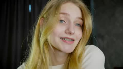 Snapshot of _curlydream_ chatting on 9, 3, 2025 Alice online show from 9, 3, 2025