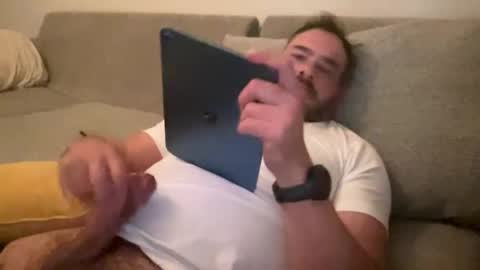 _direwolf_ online show from 16, 4, 2026