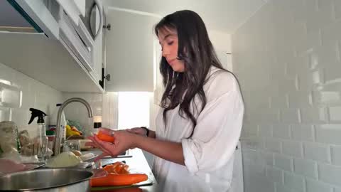 Snapshot of _elena_barra chatting on 1, 10, 2025  elena barra online show from 1, 10, 2025