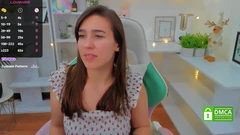 Snapshot of _eliizabeth__ chatting on 5, 1, 2025 Lizzy online show from 5, 1, 2025