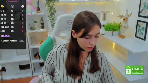 Snapshot of _eliizabeth__ chatting on 5, 1, 2025 Lizzy online show from 5, 1, 2025