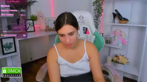 Snapshot of _eliizabeth__ chatting on 26, 10, 2025 Lizzy online show from 26, 10, 2025