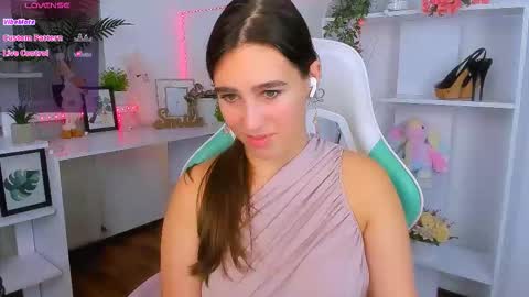 Snapshot of _eliizabeth__ chatting on 27, 10, 2025 Lizzy online show from 27, 10, 2025