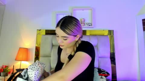 Isabella online show from 5, 3, 2025