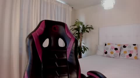 Emma  online show from 18, 11, 2025