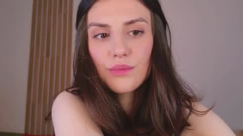 _esmeraldiyaa_ online show from 4, 3, 2026