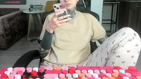 Snapshot of _feralberry__ chatting on 30, 3, 2026 Alis online show from 30, 3, 2026
