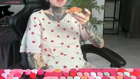 Snapshot of _feralberry__ chatting on 4, 6, 2026 Alis online show from 4, 6, 2026