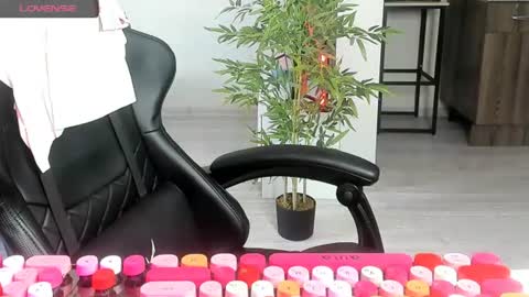 Snapshot of _feralberry__ chatting on 11, 6, 2026 Alis online show from 11, 6, 2026