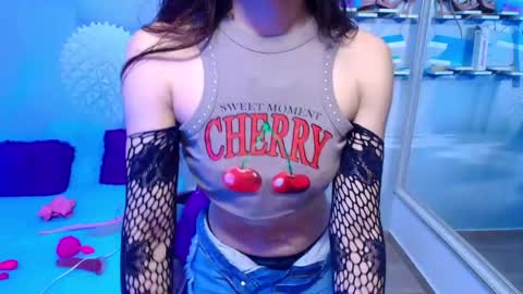 _gold_strawberry_ online show from 5, 5, 2026