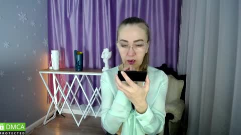 _greybunny_ online show from 21, 1, 2025