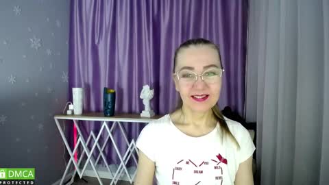 _greybunny_ online show from 7, 2, 2025