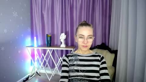 _greybunny_ online show from 10, 9, 2025