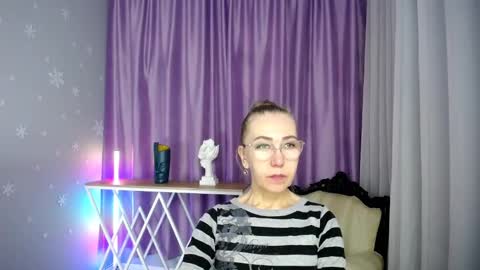 _greybunny_ online show from 11, 9, 2025
